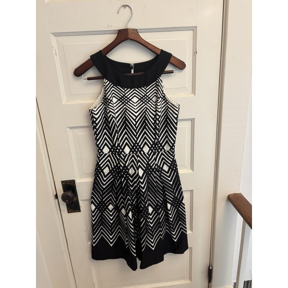 White House Black Market Black and White A-line Dress Sleeveless Lined Size 4